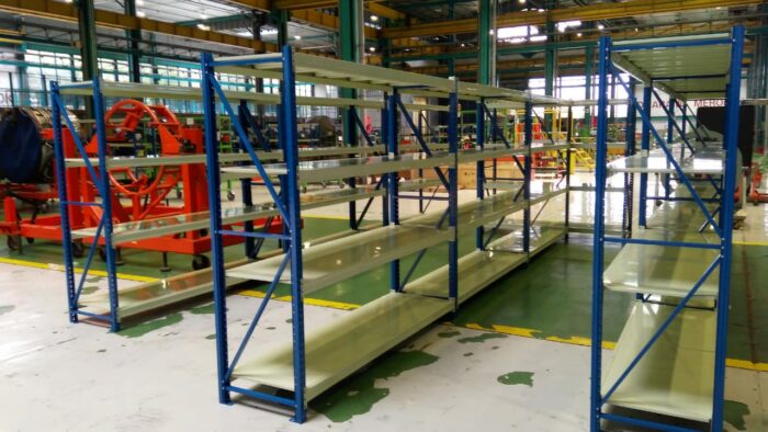 RAK BESI SUSUN GUDANG MEDIUM DUTY TIPE RR-500 TINGGI 200 CM, KAPASITAS (LOAD MAX) 500 KG / LEVEL, UKURAN P.200 x L.60 x T.200 CM, 4 SUSUN SHELVING, WARNA TIANG BIRU SHELVING KREM