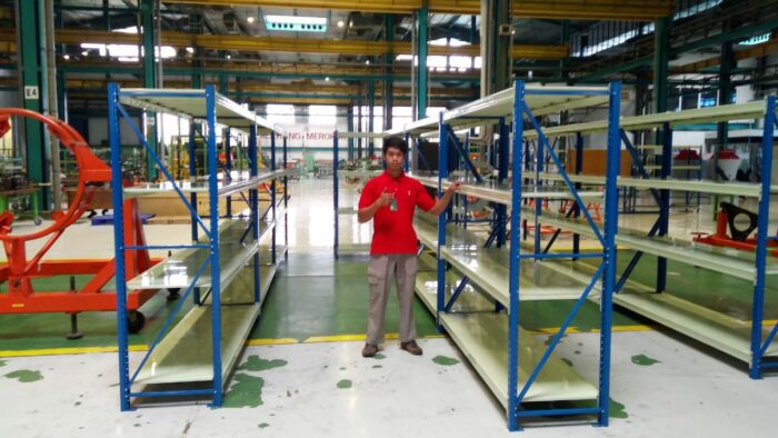 RAK BESI SUSUN GUDANG MEDIUM DUTY TIPE RR-500 TINGGI 200 CM, KAPASITAS (LOAD MAX) 500 KG / LEVEL, UKURAN P.200 x L.60 x T.200 CM, 4 SUSUN SHELVING, WARNA TIANG BIRU SHELVING KREM