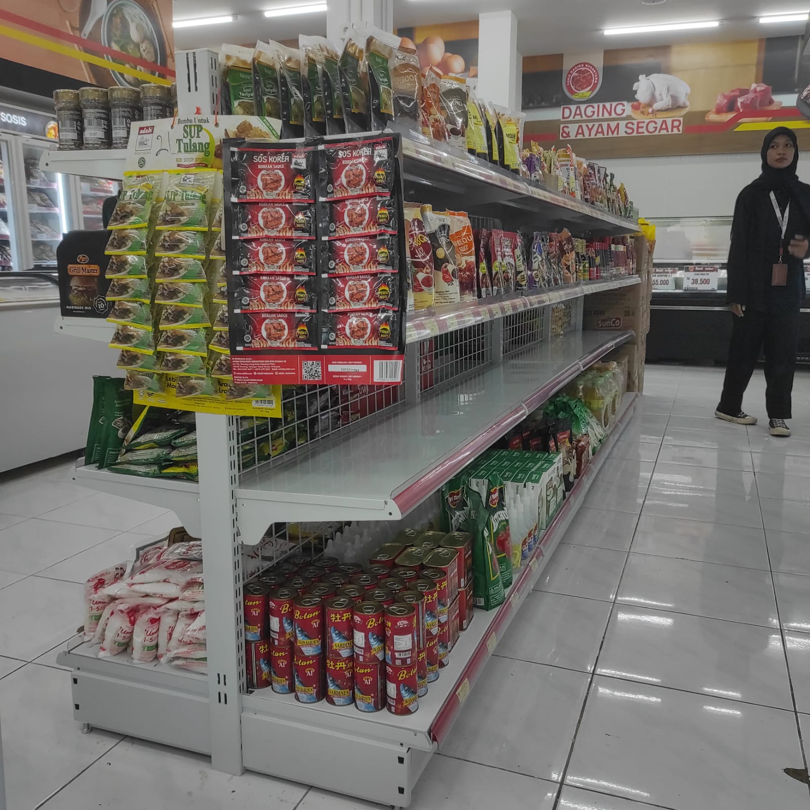 PEMASANGAN RAK MINIMARKET GONDOLA DISPLAY TOKO DAGING NUSANTARA DI PENGGILINGAN – JAKARTA TIMUR OLEH TIM RAJA RAK INDONESIA | RAJARAK,ID – RAKTOKO.ID